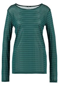 Långärmad topp i mörkgrön med randigt mönster. Har rund halsringning och lätt, semi-genomskinlig tygtextur. Normal passform.