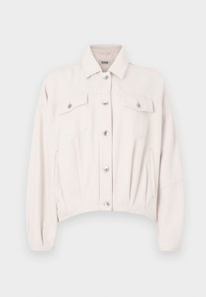 Cropped, light beige denim jacket with a pointed collar, button-up front, two chest pockets, and long, slightly puffed sleeves.