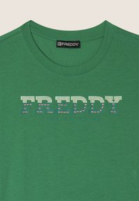 Freddy COMFORT FIT CON DETTAGLI PREZIOSI - T-shirt con stampa - bright green