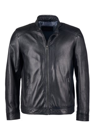 Schwarze Lederjacke mit einem vorderen Reißverschluss, Stehkragen und zwei seitlichen Reißverschlusstaschen. Glatte Textur mit feinem Kornmuster.