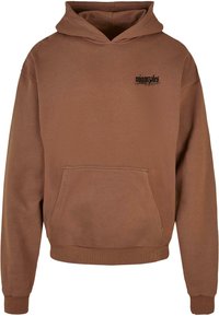 Felpa marrone in morbido cotone, con tasca a marsupio, polsini a costine e un logo stampato sul petto in nero.
