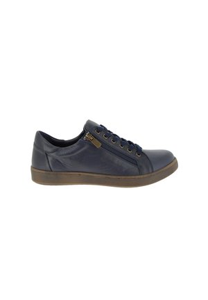 Niedriger navyblauer Ledersneaker mit dunklen Schnürsenkeln, seitlichem Reißverschluss und brauner Gummisohle auf weißem Hintergrund.