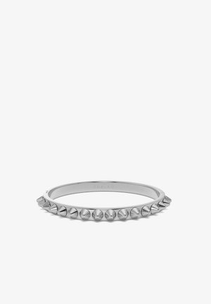 Hõbe sõrmus sileda ribaga, mille välisküljel on ühtlaselt jaotatud koonuslikud nupud ja poleeritud viimistlus. Siseosas on graveeritud brändinimi.