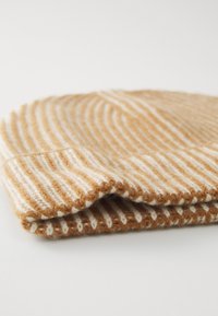 KNITID PLATED TURN BACK BEANIE - Lue - chestnut/organic white