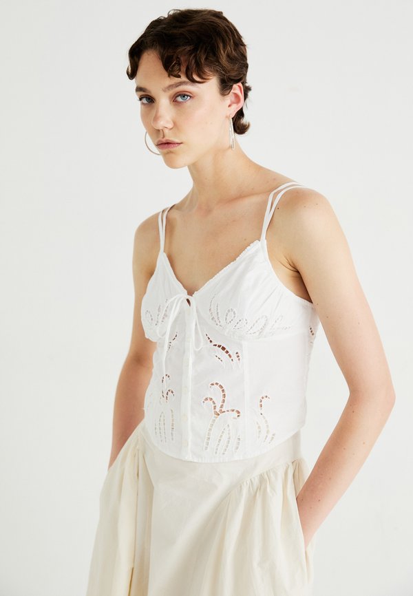 SWEET SAMMI EYELET  - Blouse2