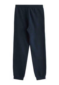 Mørkeblå sweatpants lavet af blødt stof; har en elastisk talje og tætsiddende manchetter ved anklerne. Ingen synlige mønstre eller hardware.