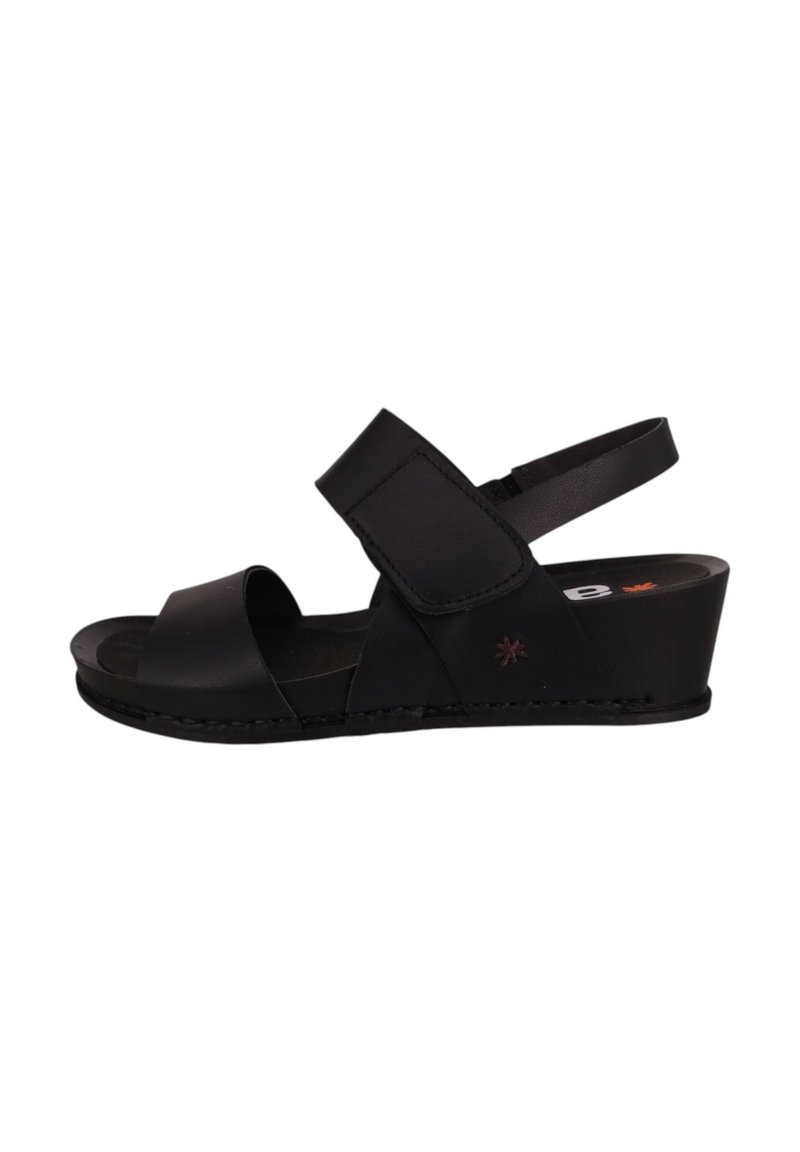 Sandalias de cuña negras con correas ajustables, que cuentan con un acabado liso y mate y una plantilla contorneada para mayor comodidad.