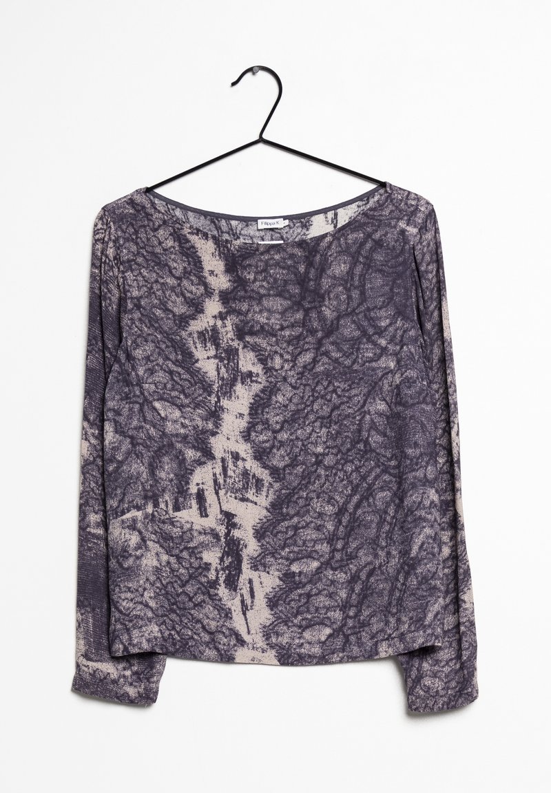 Top s dlouhým rukávem z lehké látky, s fialovo-krémovým abstraktním vzorem, s širokým výstřihem a volným střihem.