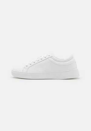 Sneakers - white