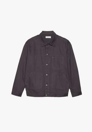 Czarna szara kurtka z kołnierzykiem, zapinana na guziki z przodu, z dwiema dużymi kieszeniami. Wykonana z wytrzymałego materiału, z subtelnymi przeszyciami.