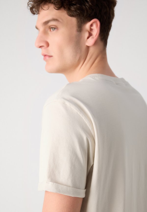 BADGE TURN UP SLEEVE - Basic T-shirt - moonbeam2