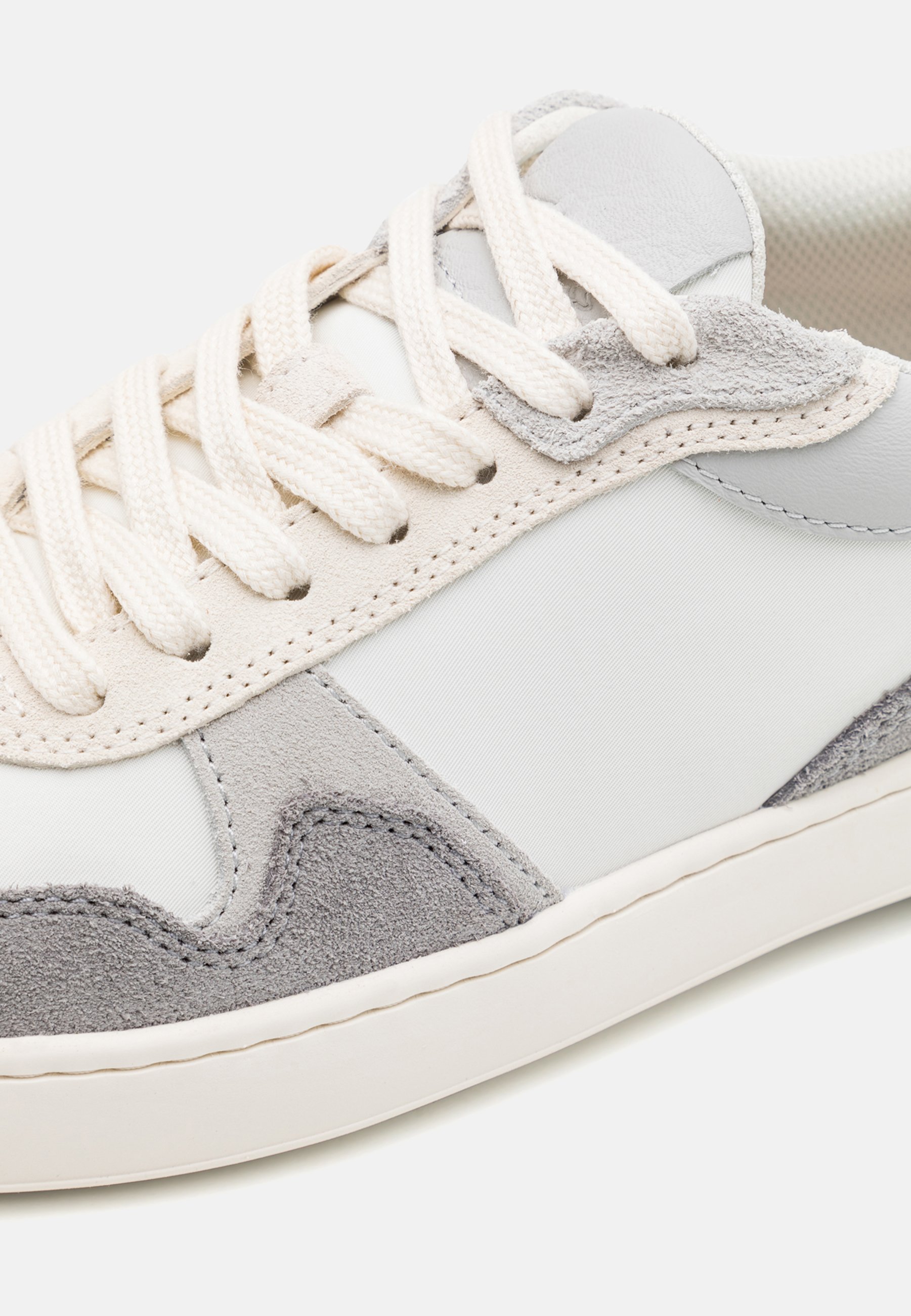 Clarks Courtlite Race Herren Sneaker – Leichter Comfort-Sneaker In Wildleder Mit Sportlicher Farbakzenten | Retro-Design & EVA-Sohle