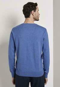 TOM TAILOR V NECK  - Pulóver - mid blue melange