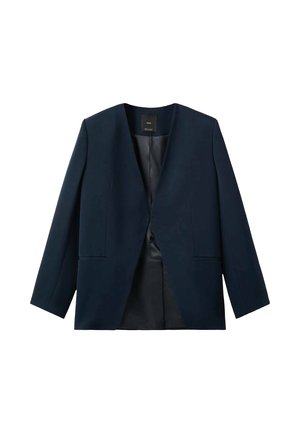 Granatowy marynarka o lekko dopasowanym kroju, z otwartym przodem i dwoma przednimi kieszeniami. Wykonana z gładkiego materiału z satynową podszewką.