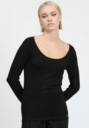 Schwarzes Langarm-T-Shirt mit weitem Rundhalsausschnitt, aus weichem Stoff gefertigt, hat eine figurbetonte Silhouette und dezente Nähte am Saum.