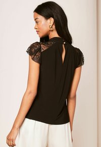 Lipsy REGULAR FIT - Bluză - black