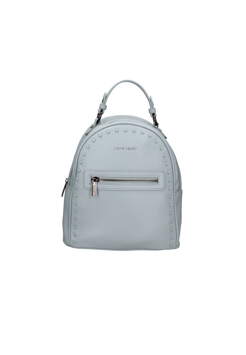 Zaino in pelle azzurro chiaro con forma arrotondata, dettagli in borchie lungo la parte superiore, tasca frontale con zip e manico superiore per il trasporto.