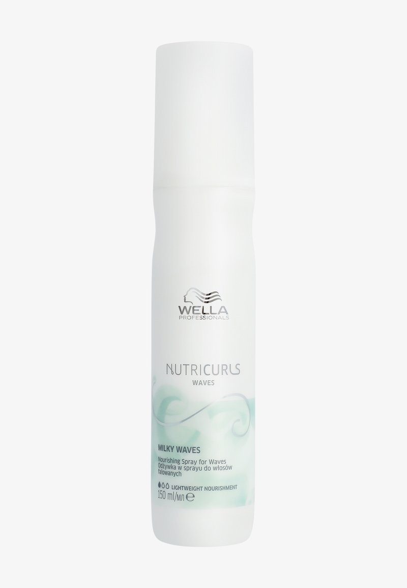 Butelka spray Wella Nutricurls Waves, 150 ml, ma elegancki biały design z zielonym wzorem fal oraz przezroczystą plastikową nakrętką.