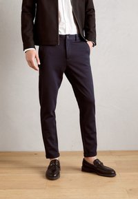 Lindbergh Chinos - dark blue