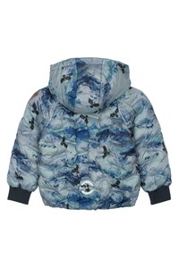 Giacca invernale imbottita in tonalità di blu con motivo astratto e motivi di uccelli neri. Presenta un cappuccio e polsini elastici. Logo visibile.