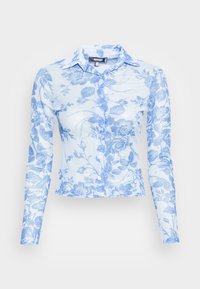 Blusa de mangé longa em tecido azul claro transparente, com padrão floral, fecho de botão e colarinho clássico. Design cropped com mangas ajustadas.