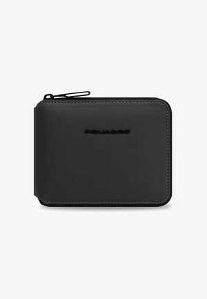 Zwarte rechthoekige leren portemonnee met afgeronde hoeken, zichtbare stiksels, een bovenrits en een geperst merkembleem aan de voorkant.
