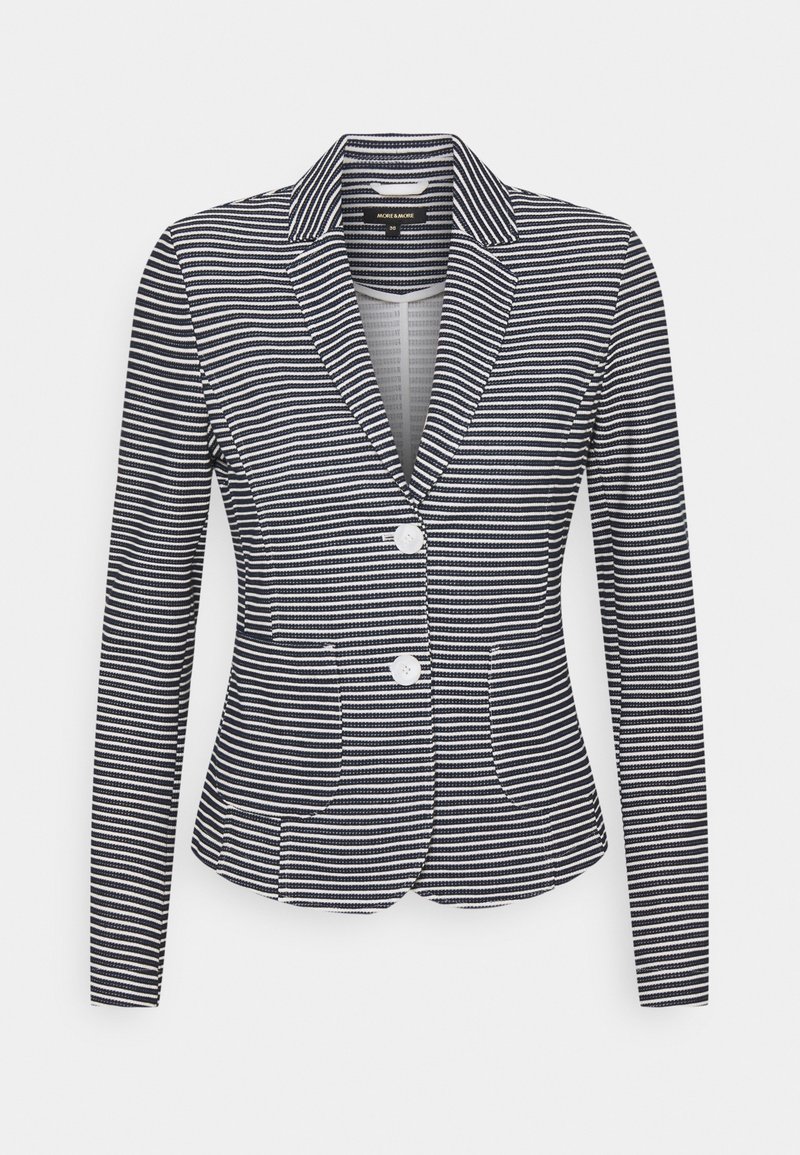 Raidallinen bleiseri tummansinisestä ja valkoisesta, jossa on jämäkkä kaulus, kaksi etutaskua ja kaksi valkoista nappia sulkemista varten.