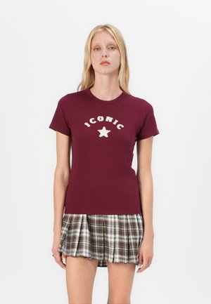 JXGIGI PATCH TEE - Apdrukāts T-krekls - cabernet