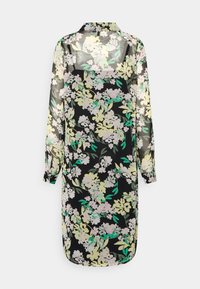 Vestido preto transparente com mangas longas, apresentando um padrão floral em cores pastel e folhas verdes; detalhe de bainha arredondada e colarinho.