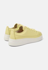 Camper TWINS - Sneakers basse - pastel gelb
