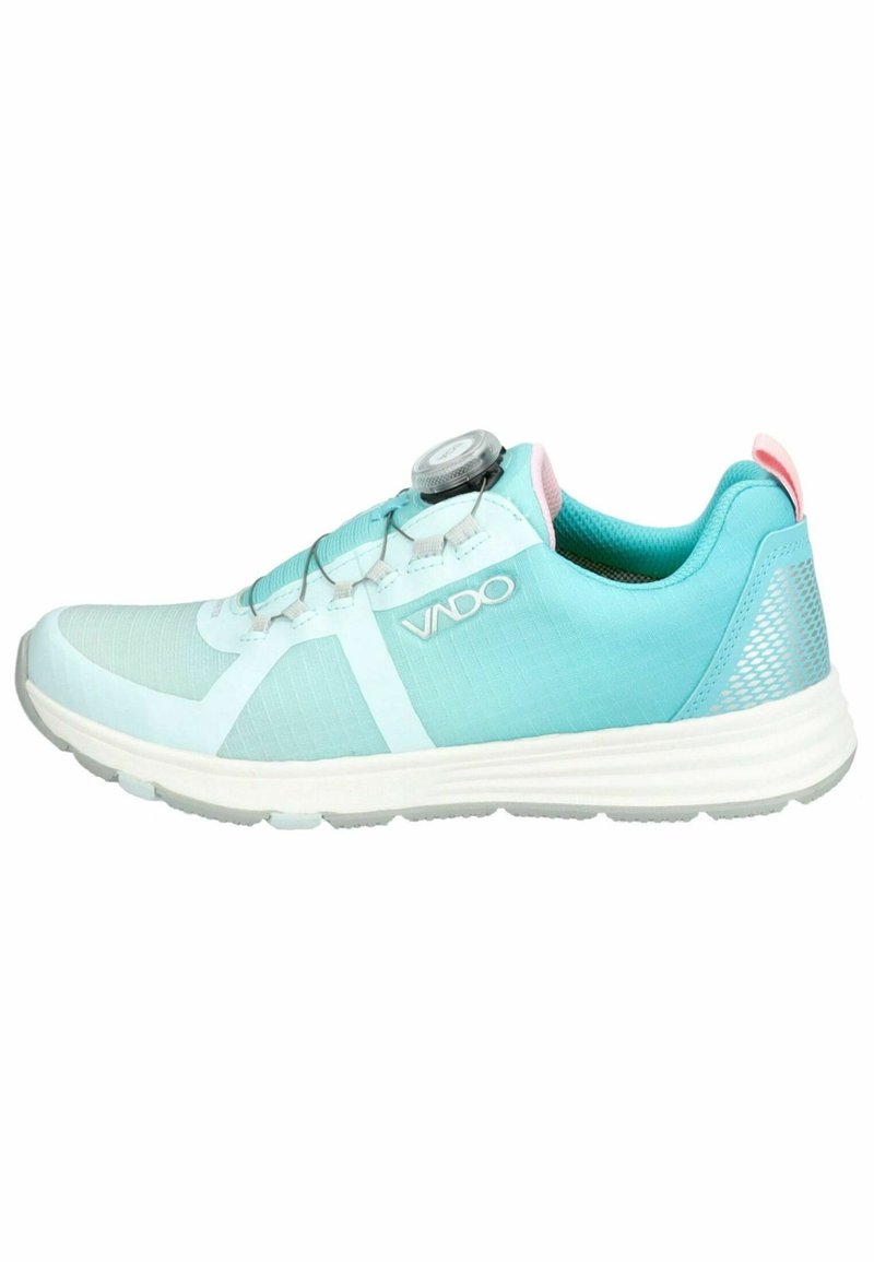 Scarpa da corsa azzurro chiaro con una tomaia in rete testurizzata, suola intermedia bianca e un sistema di allacciatura senza lacci. Presenta un accento rosa sul tallone.