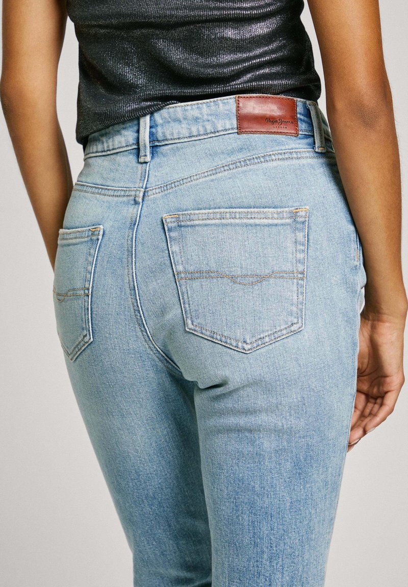 Pepe Jeans Jeans Donna Slim Flare Ultra Vita Alta Mod. PL204597 | Gamba Svasata Anni '70 | Lavaggio Morbido Stone