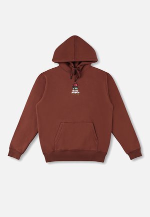 Smeđa majica s kapuljačom s prednjim džepom, kapuljačom s vezicama i vezanim cvjetnim motivom na prsima. Glatka tekstura i opušteni kroj.