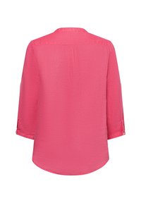 Rosa langärmliges Hemd mit Kragen, mit hochrollbaren Ärmeln, abgerundetem Saum und strukturiertem Stoff. Der Rücken ist mit einer Passe und Falten versehen.