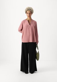Vero Moda Petite VMLIVA SUPER WIDE PANTS  - Püksid - black