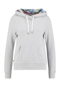 Sudadera gris con capucha, con un forro de capucha de un patrón multicolor, bolsillo tipo canguro en el frente y cordones blancos. Puños y dobladillo de canalé.