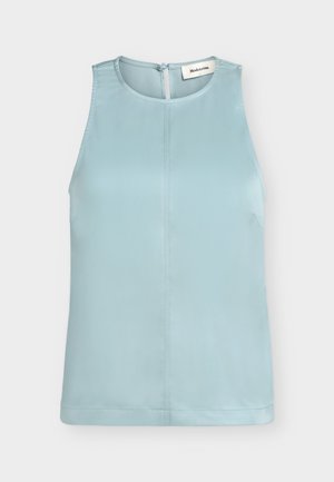 Blusa sin mangas de color azul claro con escote redondo y cierre con botones en la espalda, con una costura central en la parte delantera.