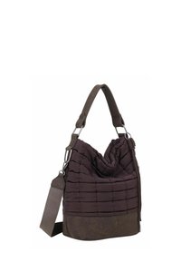 Bruine gevoerde schoudertas met doorgestikt stof, suède bodem, verstelbare riem en brede handgreep, rechtopstaand op een witte achtergrond.