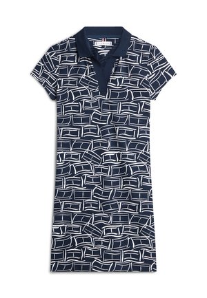 Robe polo bleu marine avec un motif géométrique blanc répété. Manches courtes, col classique et tissu doux. Coupe nette et ajustée.