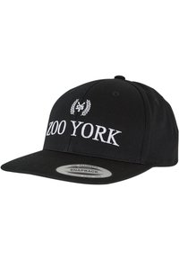 Svart snapback-cap med hvit brodert "ZOO YORK" og laurbærdesign. Har flat brem og teksturert stoff. Justerbar baklukking.