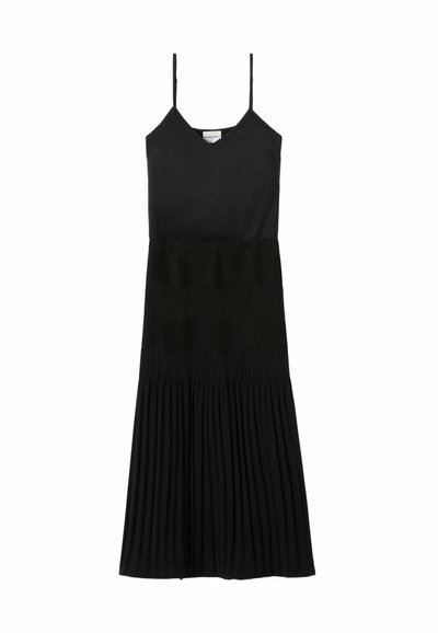 Abito nero con sottili spalline, corpetto aderente e gonna plissettata. Realizzato in tessuto liscio con una sezione inferiore strutturata.