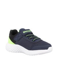 Zapatillas de malla azul marino con acentos negros, cordones verde neón y suela de goma blanca con un patrón de zigzag. Logo de la marca en la correa.