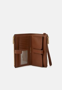 MICHAEL Michael Kors WRISTLET - Portafoglio - luggage