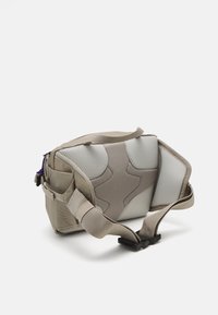 Salomon TRAILBLAZER BELT UNISEX - Ledvinka - vintage khaki/glacier gray
