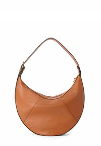 Læder skuldertaske i varm brun farve, halvmåneformet, tekstureret overflade, fremhævet med en slank rem og guldfarvet hardware.