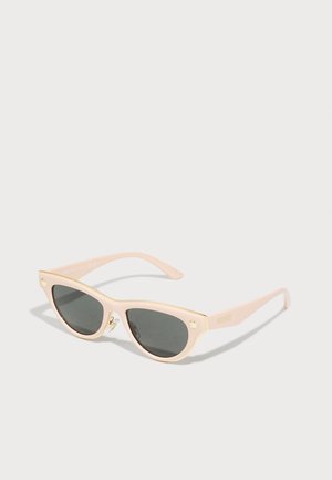 Óculos de sol com armações de acetato rosa claro, lentes cinzentas e detalhes em dourado na parte da frente. Formato de olhos de gato com hastes finas.