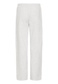 Svetlošedé tepláky s mäkkou textúrou, elastickým pásom a rovnými nohavicami. Žiadne vrecká ani ďalšie detaily nie sú viditeľné.