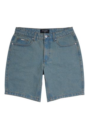 Lys blå denimshorts med knappestolpe, fem lommer og subtil falming. Laget av bomull med en glatt tekstur.