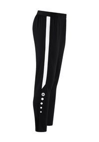 Pantalons de sport noirs avec une bande latérale blanche, taille élastique, poches zippées et cinq accents de boutons blancs près des chevilles.