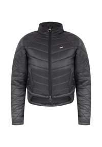 Zwarte pufferjack met hoge kraag, horizontaal chevron-gestikt ontwerp, voor eenrits sluiting en een cropped fit.